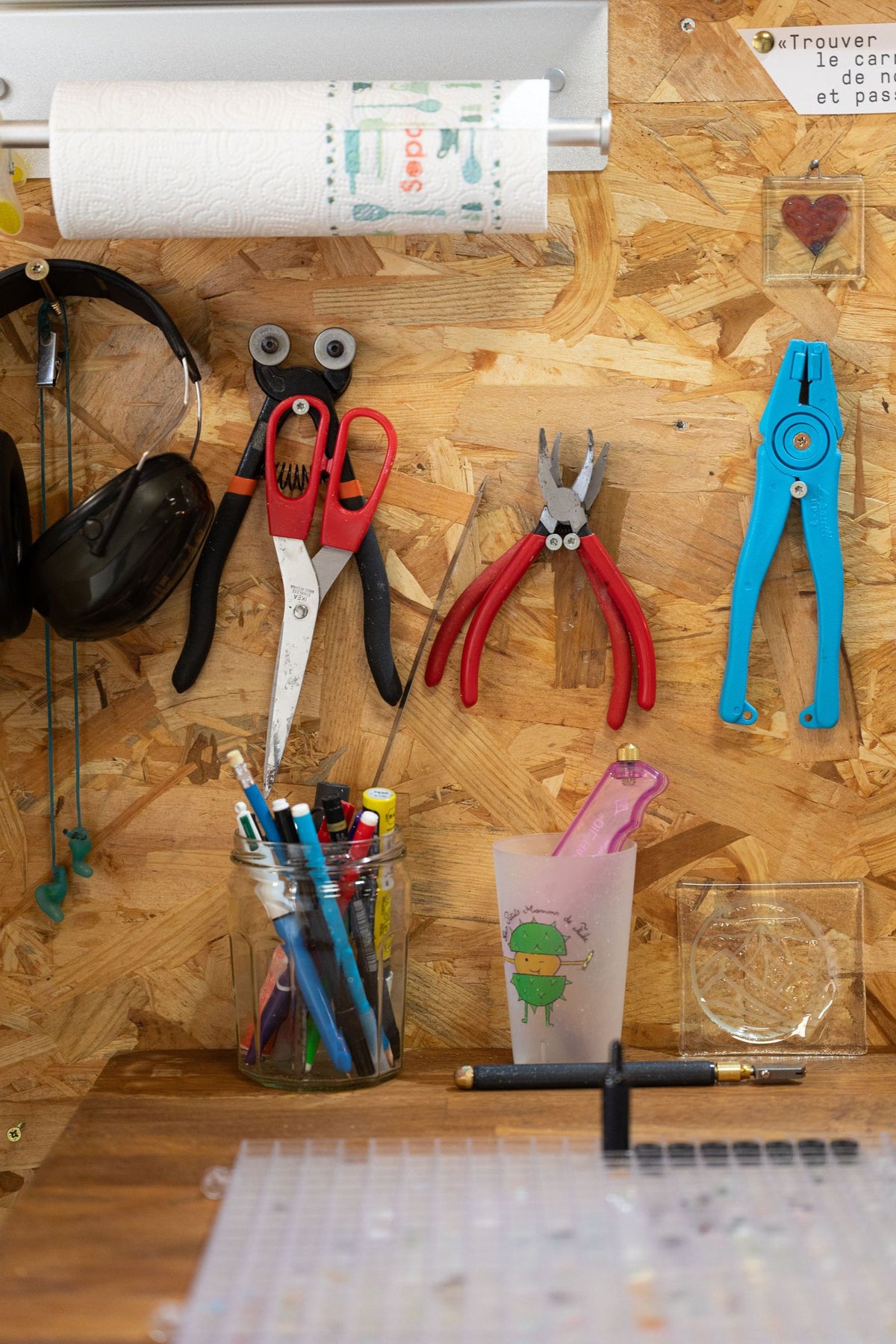 Terra Vitrae - Décorations en vitrail et verre fondu et bois, inspirées de la nature et la montagne - Les outils de l'atelier