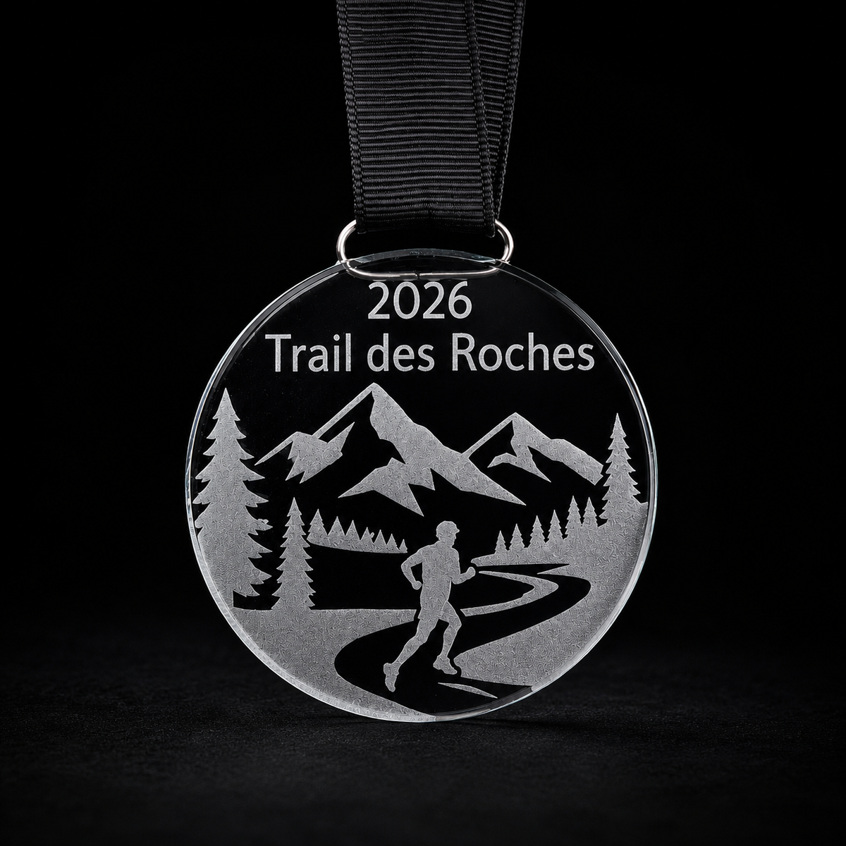 Médaille d'un trail en verre transparent sablé