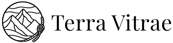 Terra Vitrae - Décorations en vitrail et verre fondu et bois, inspirées de la nature et la montagne - Logo